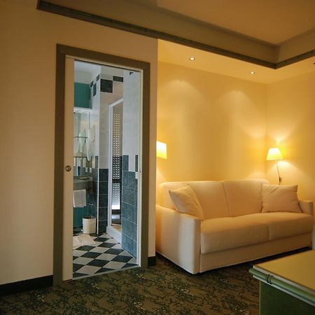 Hotel Montecarlo Лидо-ди-Езоло Экстерьер фото